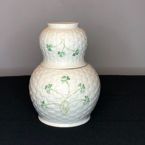 Belleek Ireland Porcelain Shamrock Basket Weave Water Carafe Set 11th Mark.